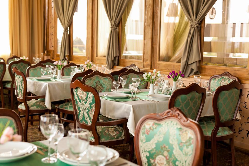 Iberia Palace Hotel Зугдіді Екстер'єр фото
