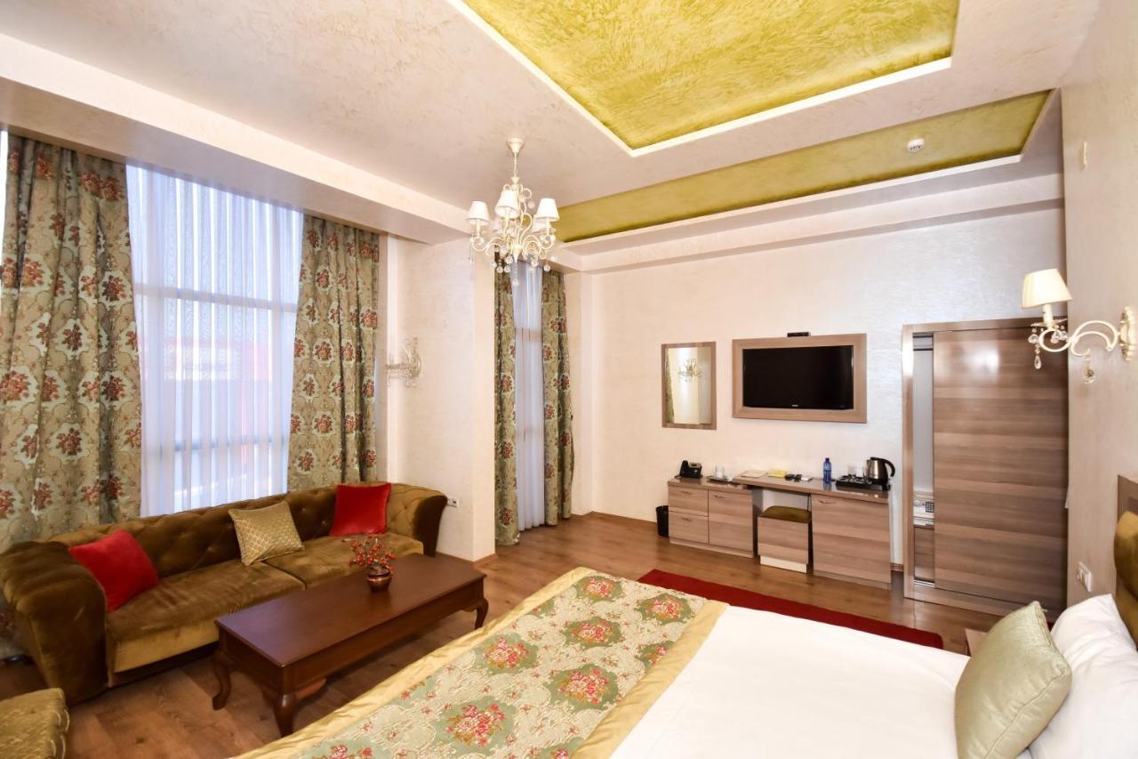 Iberia Palace Hotel Зугдіді Екстер'єр фото