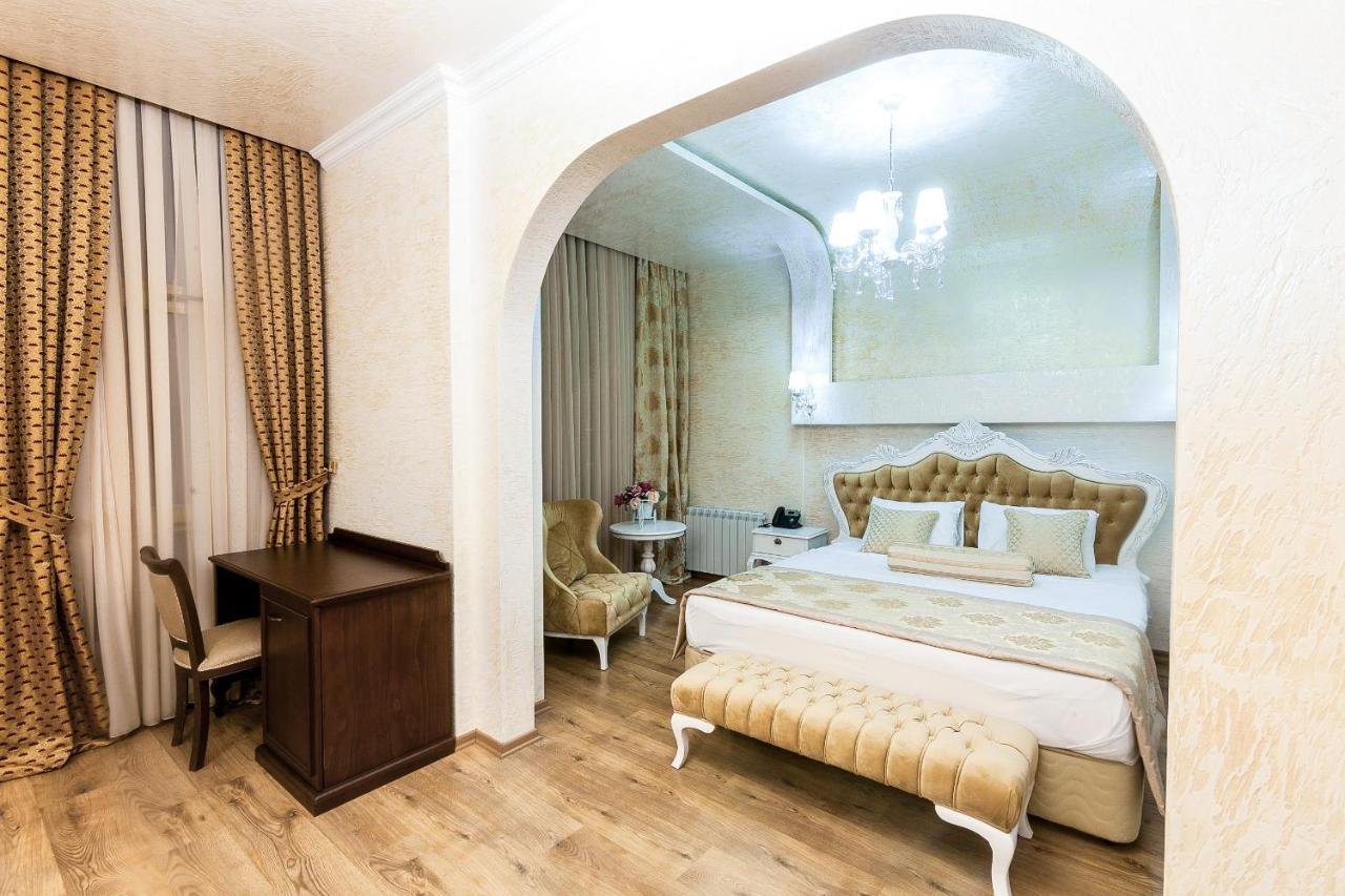 Iberia Palace Hotel Зугдіді Екстер'єр фото