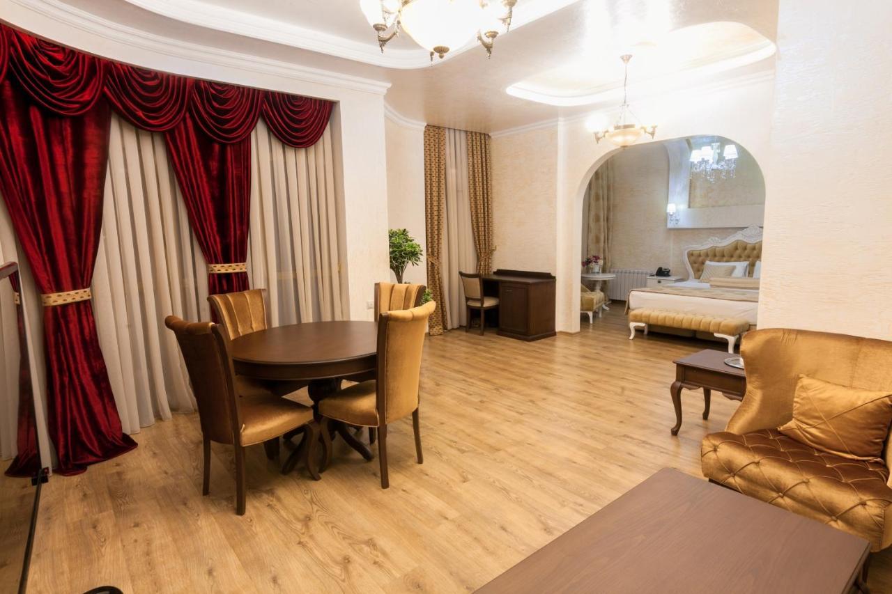 Iberia Palace Hotel Зугдіді Екстер'єр фото