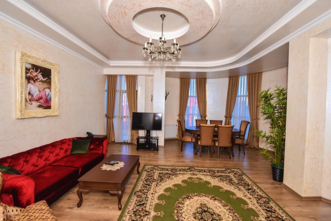 Iberia Palace Hotel Зугдіді Екстер'єр фото