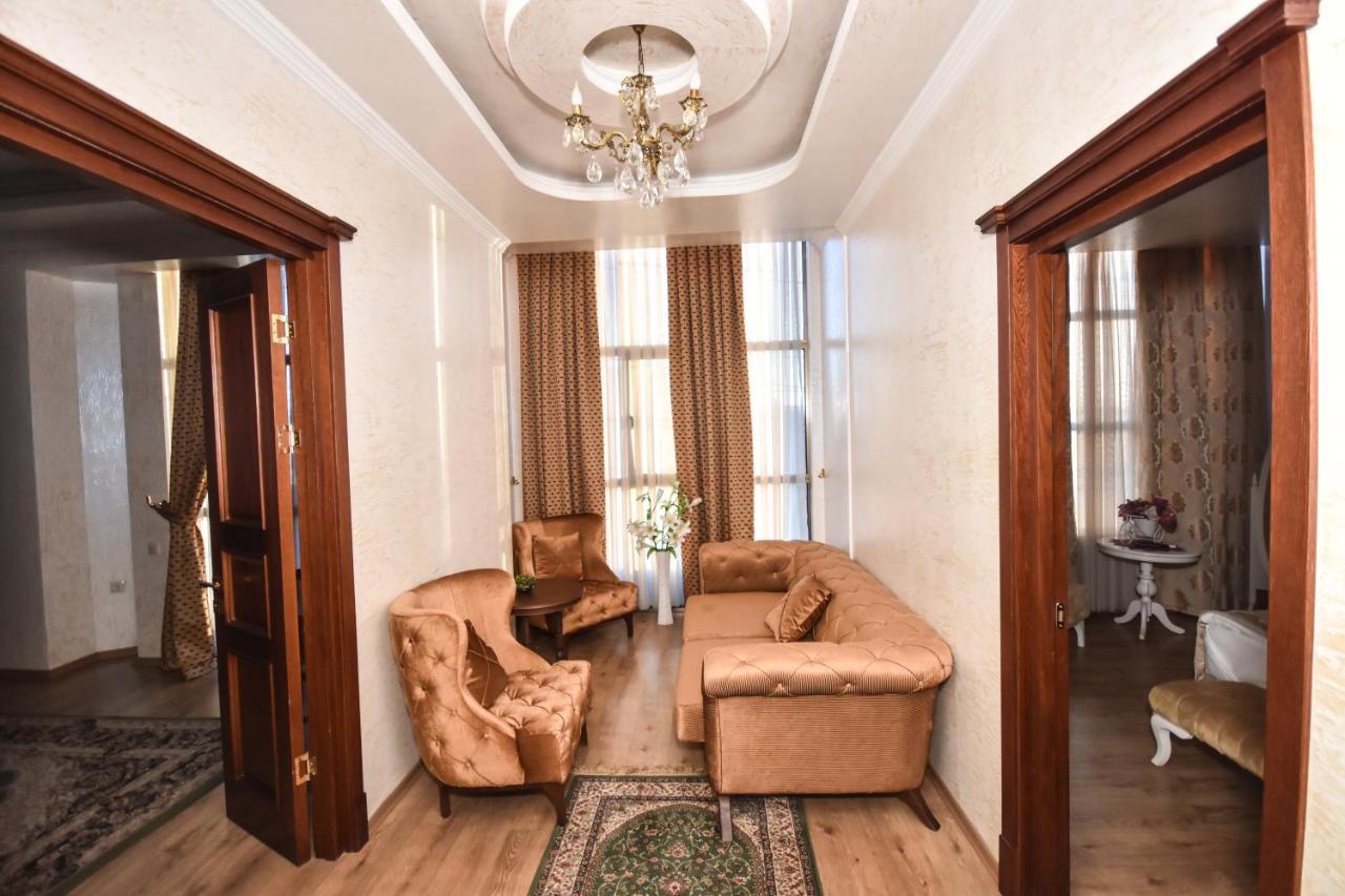 Iberia Palace Hotel Зугдіді Екстер'єр фото